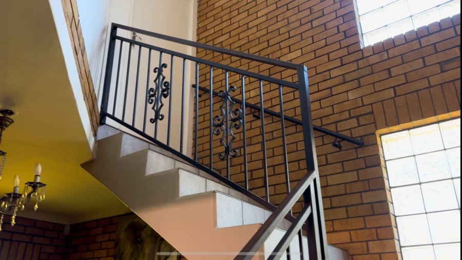 6 Bedroom Property for Sale in Wavecrest Eastern Cape